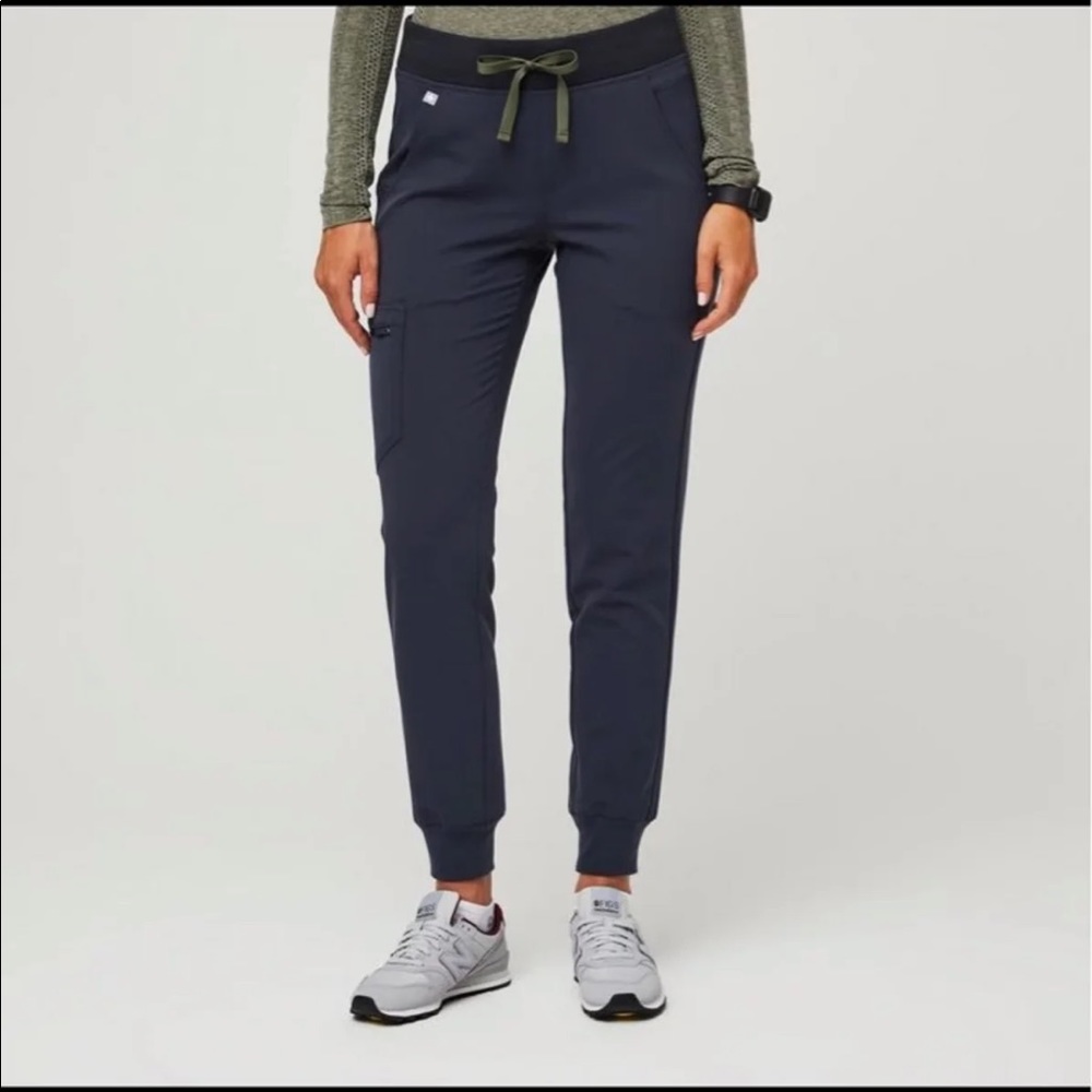 Figs quiet navy scrub pants